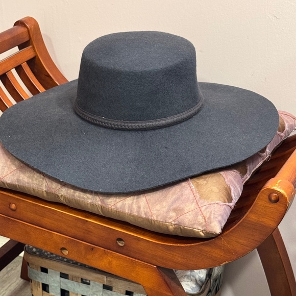 Universal Thread Wide Brim Felt Hat Gray - Picture 2 of 2
